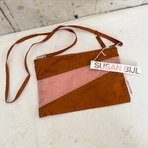 Susan Bijl the New Pouch, Medium